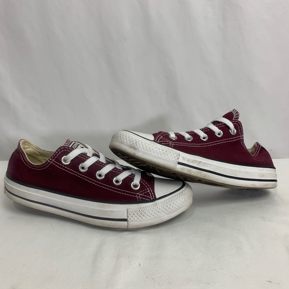 Maroon converse
